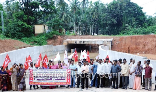  Protesters slam MCC for delaying Padil-Bajal RuB commissioning 3